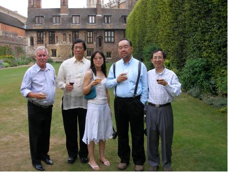 Gareth Griffith (Canada), with Simon Chua (Philippines), Fung Yee Poon (UK), Cheung Pak Hong (Hong Kong) and Sun Wen-Hsien (Taiwan) at Trinity College, Cambridge, 2004.