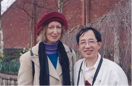Lois Taylor (Australia) with Wen-Hsien Sun (Taiwan). Melbourne Conference, 2002.